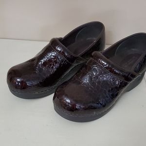 Croft and Barrow dark burgundy mules size 6.5 M